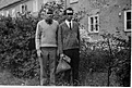 1969 in Gdansk (Danzig-Stolzenberg) Haus Nr. 13 mein Vati mit seinem Bruder Siegi (höchstwahrscheinlich ist das die Hipperstr. 13, ich weiß es aber leider nicht genau)